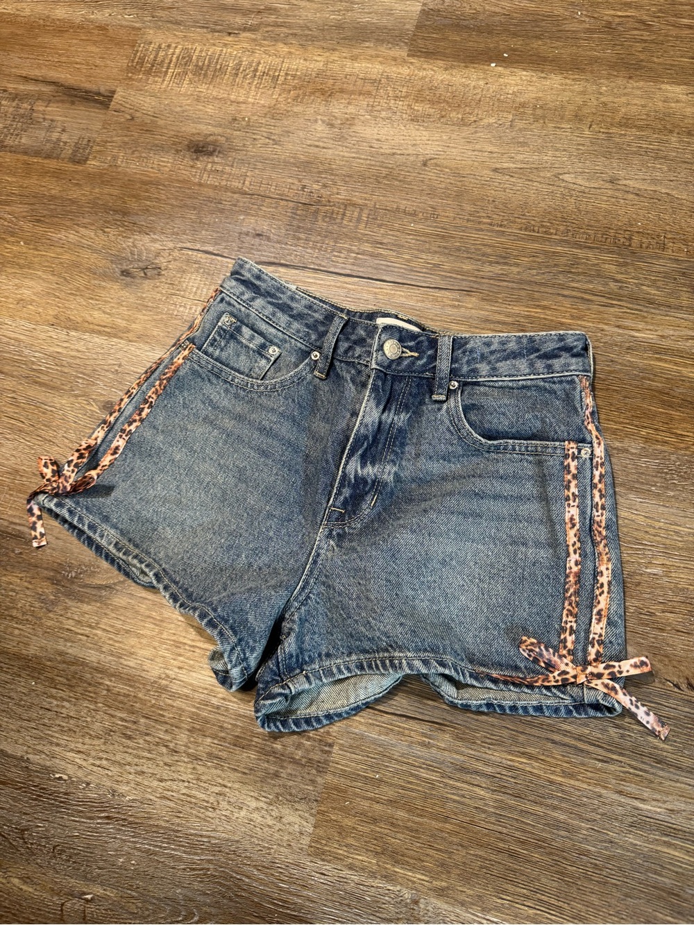 NWT‎ Cute Womens Pacsun Jean Shorts with Leopard Trim